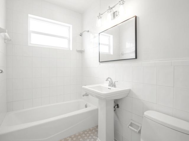 Дом в аренду по адресу 236 Ashworth Street - фото 6788745