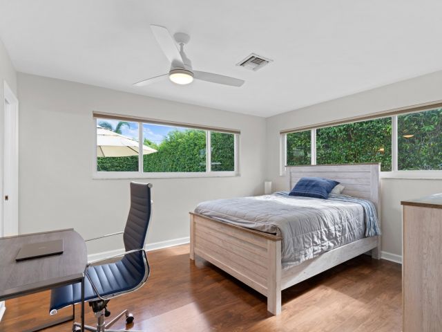 Продажа дома по адресу 1093 SW 14th Street - фото 6830238