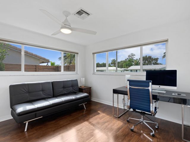 Продажа дома по адресу 1093 SW 14th Street - фото 6830241