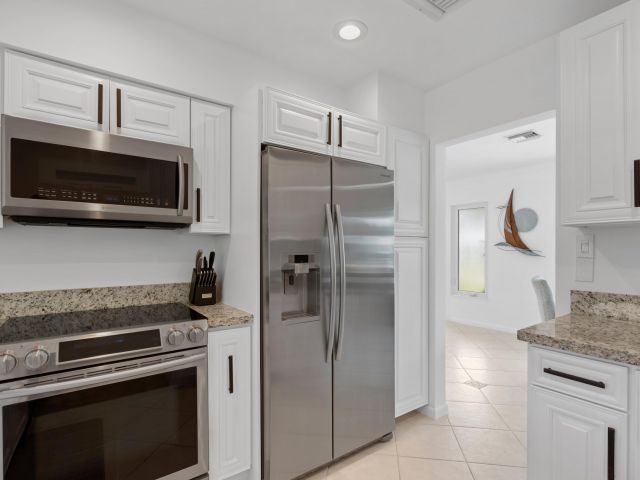 Продажа дома по адресу 1093 SW 14th Street - фото 6830242