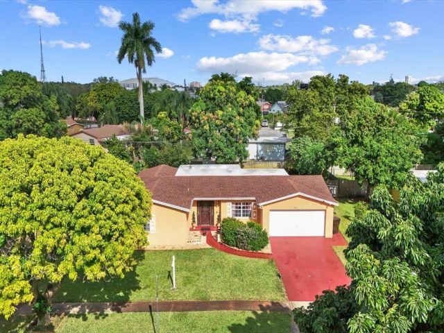 Продажа дома по адресу 1827 Pinehurst Drive - фото 6808459