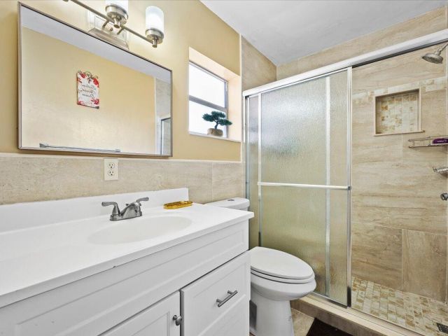 Продажа дома по адресу 1827 Pinehurst Drive - фото 6808464