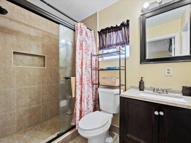 Продажа дома по адресу 1827 Pinehurst Drive - фото 6808465