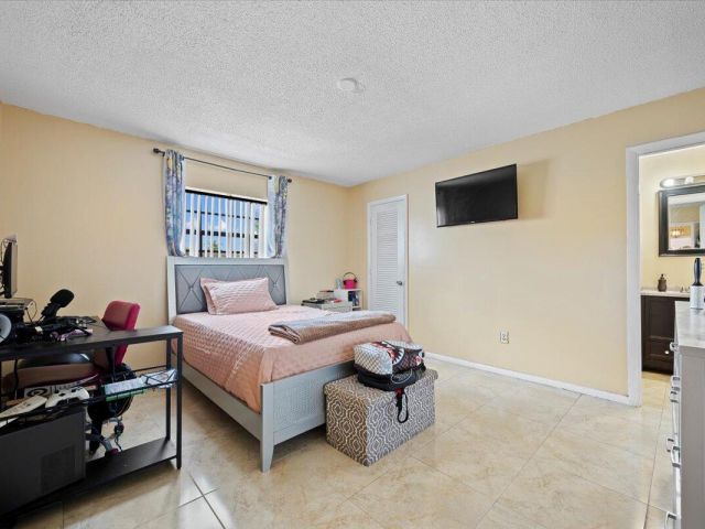 Продажа дома по адресу 1827 Pinehurst Drive - фото 6808466