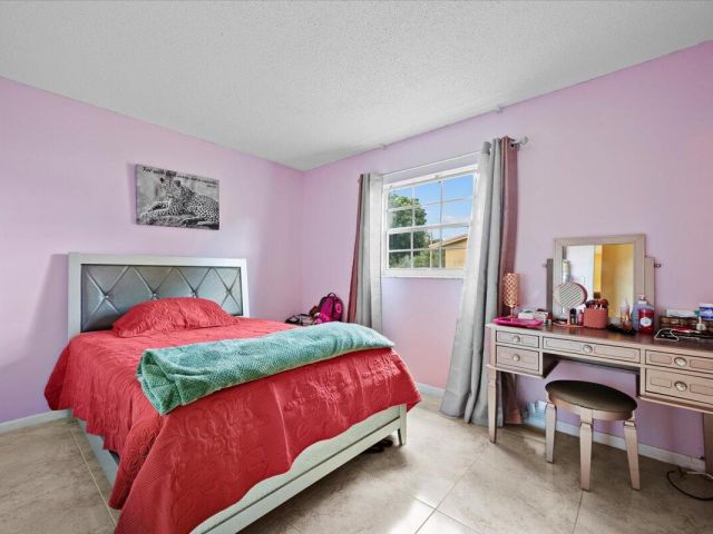 Продажа дома по адресу 1827 Pinehurst Drive - фото 6808467