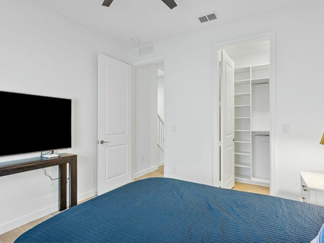 Продажа дома по адресу 13404 Brotherhood Way - фото 6827000