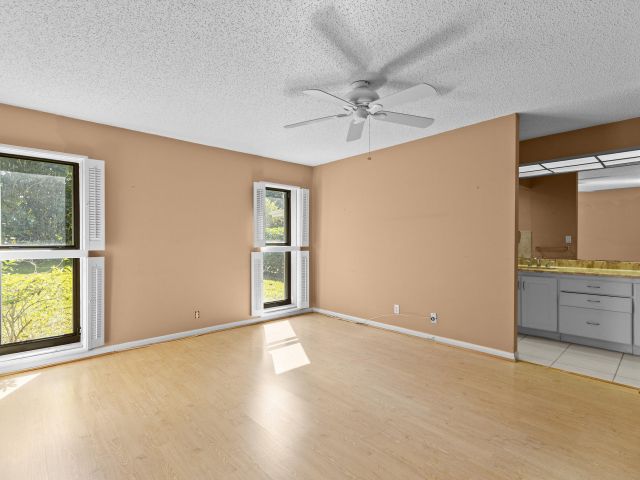 Продажа дома по адресу 7974 Cloverfield Circle - фото 6814340