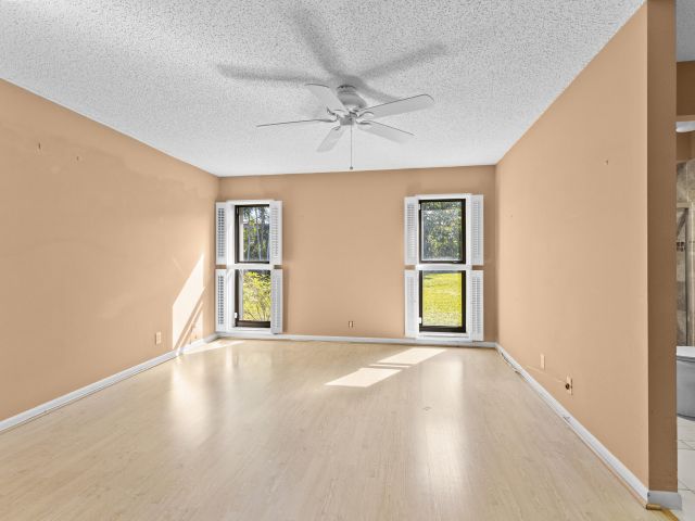 Продажа дома по адресу 7974 Cloverfield Circle - фото 6814341