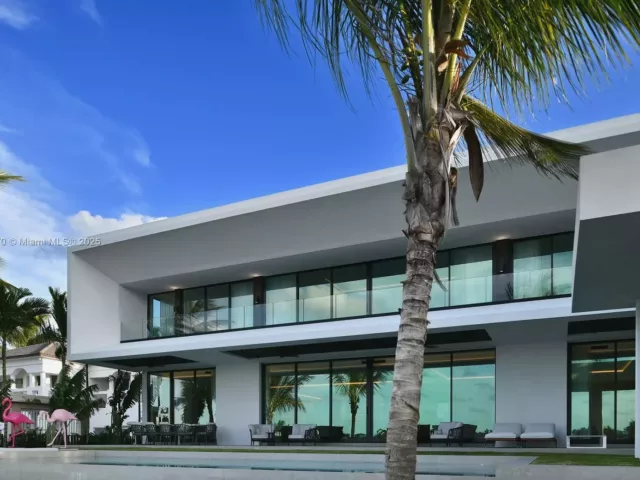 Продажа дома по адресу 375 N Hibiscus Dr - фото 6788504