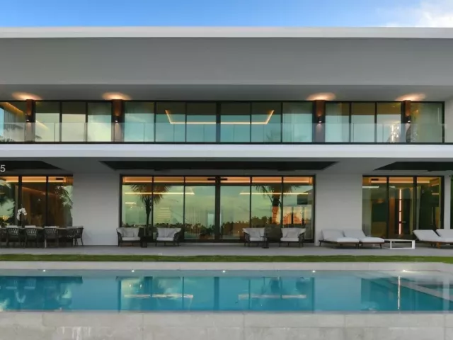 Продажа дома по адресу 375 N Hibiscus Dr - фото 6788505