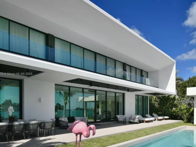 Продажа дома по адресу 375 N Hibiscus Dr - фото 6788506