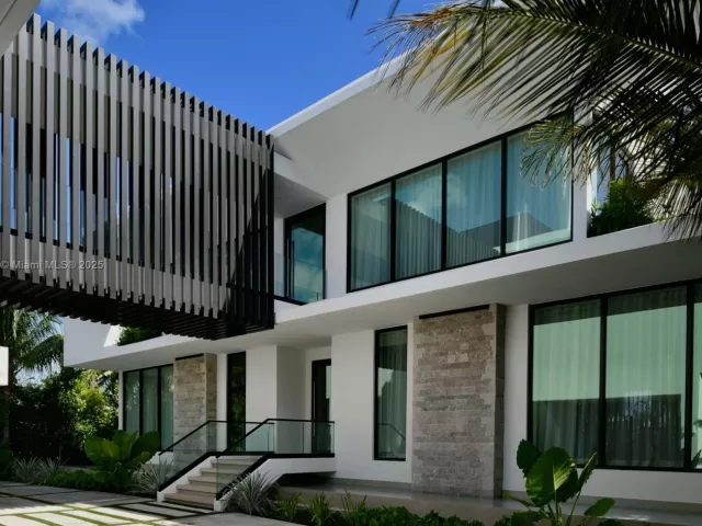 Продажа дома по адресу 375 N Hibiscus Dr - фото 6788507