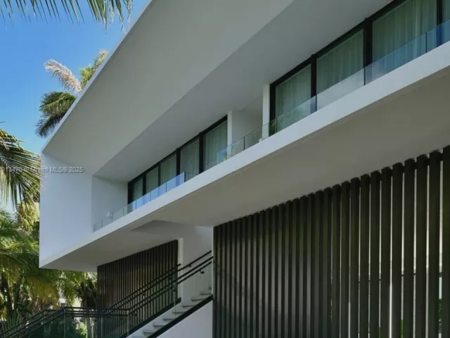 Продажа дома по адресу 375 N Hibiscus Dr - фото 6788508