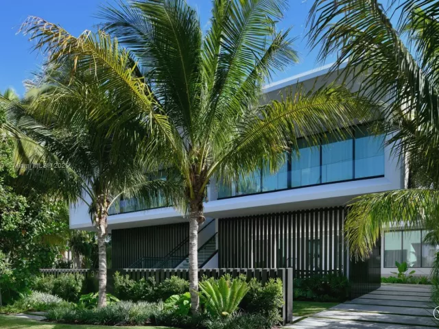 Продажа дома по адресу 375 N Hibiscus Dr - фото 6788509