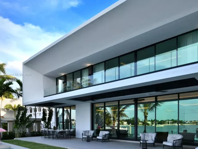 Продажа дома по адресу 375 N Hibiscus Dr - фото 6788510