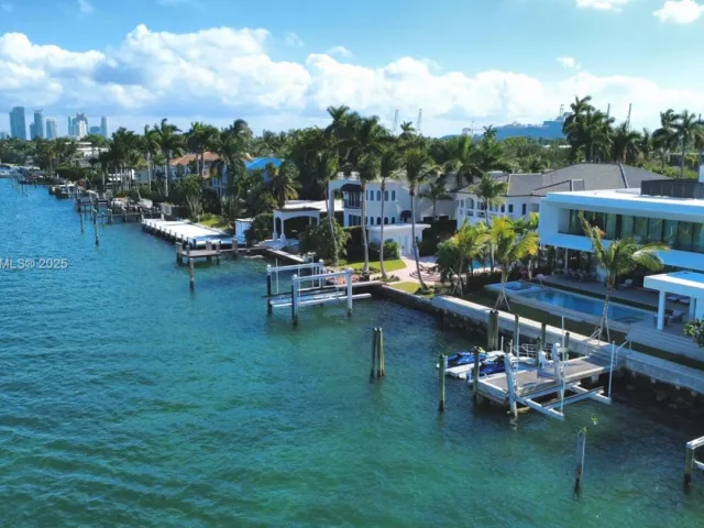 Продажа дома по адресу 375 N Hibiscus Dr - фото 6788511