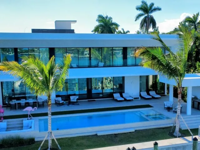 Продажа дома по адресу 375 N Hibiscus Dr - фото 6788512