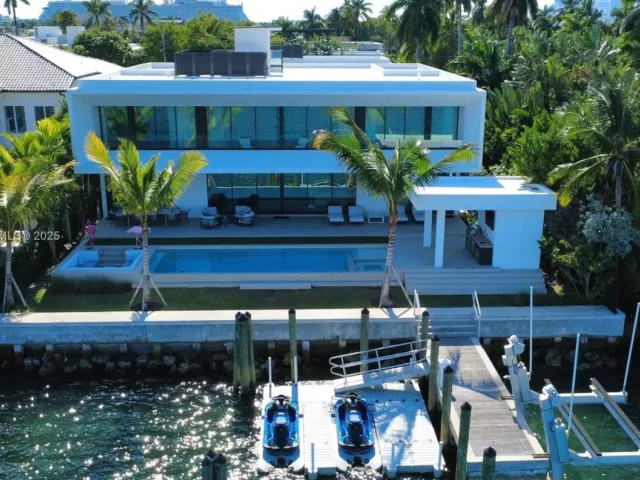 Продажа дома по адресу 375 N Hibiscus Dr - фото 6788513