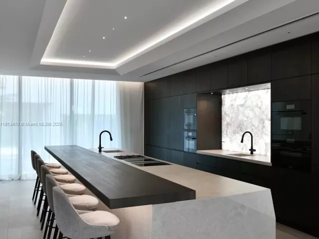 Продажа дома по адресу 375 N Hibiscus Dr - фото 6788498