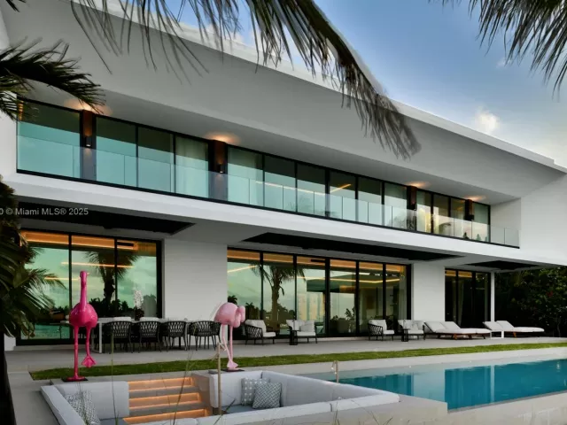 Продажа дома по адресу 375 N Hibiscus Dr - фото 6788500