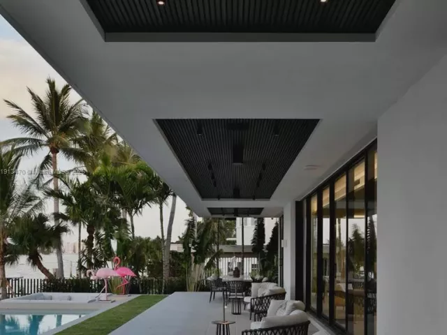 Продажа дома по адресу 375 N Hibiscus Dr - фото 6788501