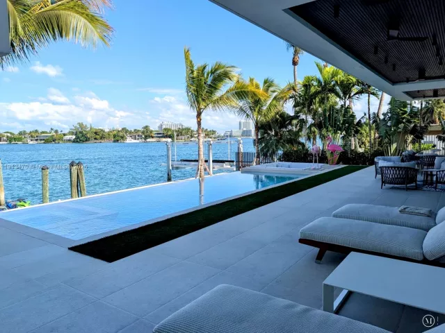 Продажа дома по адресу 375 N Hibiscus Dr - фото 6788502