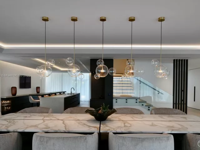 Продажа дома по адресу 375 N Hibiscus Dr - фото 6788495