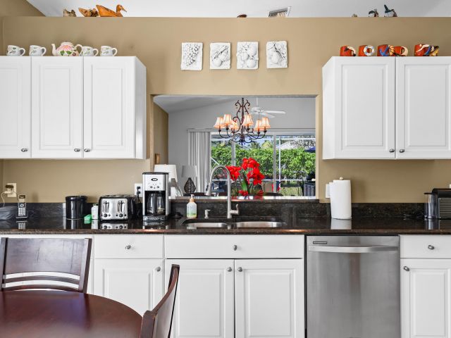 Продажа дома по адресу 9082 Bay Point Cir Circle - фото 6830099