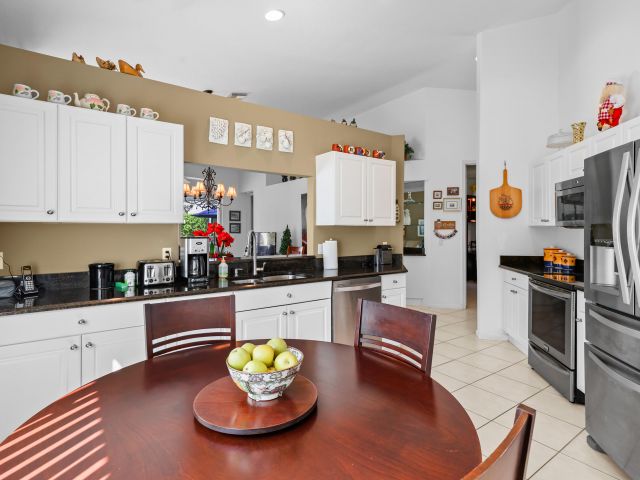 Продажа дома по адресу 9082 Bay Point Cir Circle - фото 6830100