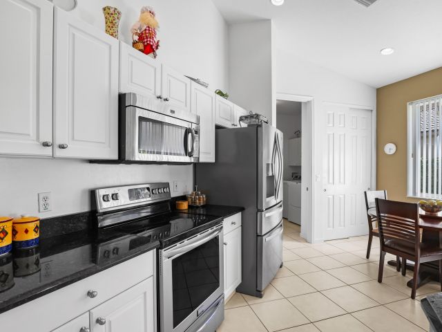 Продажа дома по адресу 9082 Bay Point Cir Circle - фото 6830101