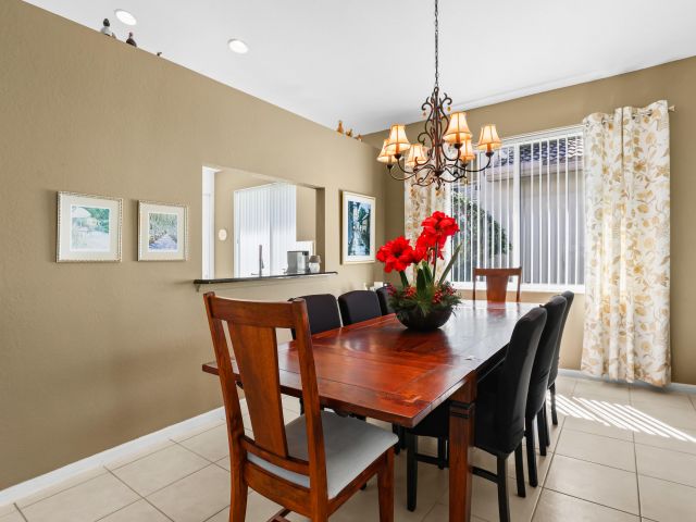 Продажа дома по адресу 9082 Bay Point Cir Circle - фото 6830103