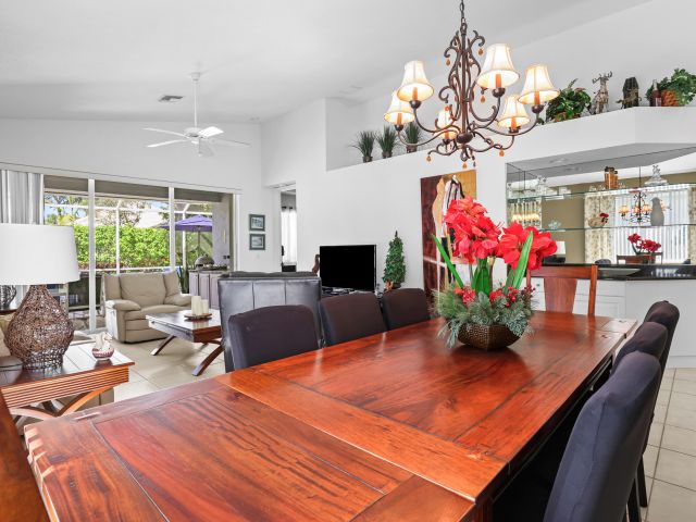 Продажа дома по адресу 9082 Bay Point Cir Circle - фото 6830107