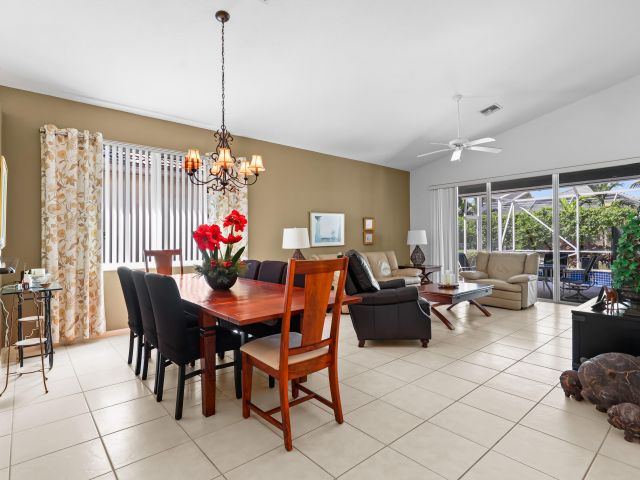 Продажа дома по адресу 9082 Bay Point Cir Circle - фото 6830108