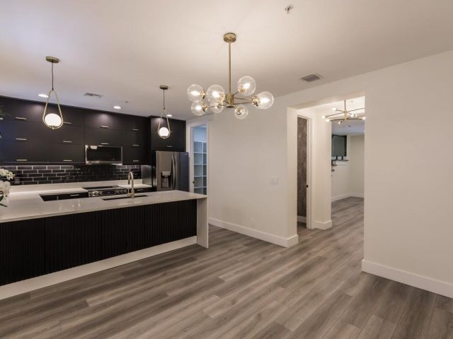 Дом в аренду по адресу 312 W Mallory Circle - фото 6798637