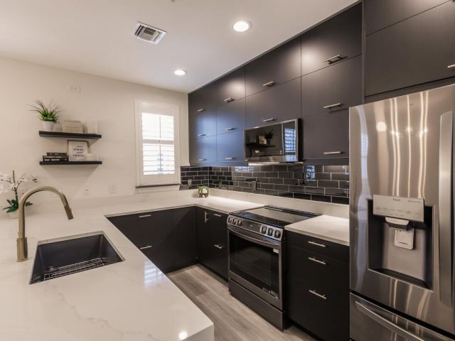 Дом в аренду по адресу 312 W Mallory Circle - фото 6798638