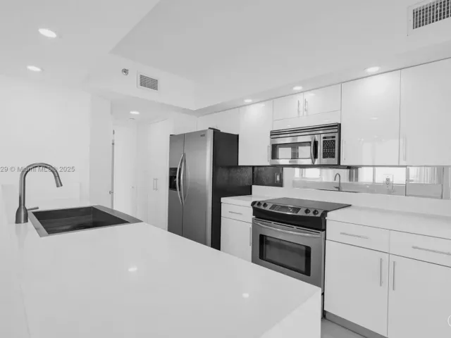 Продажа квартиры #1236 - фото 6812575