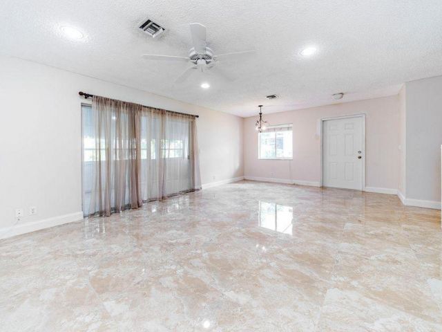 Дом в аренду по адресу 1335 SW 48th Terrace - фото 6791378