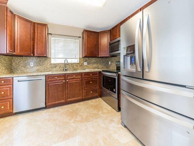 Дом в аренду по адресу 1335 SW 48th Terrace - фото 6791380