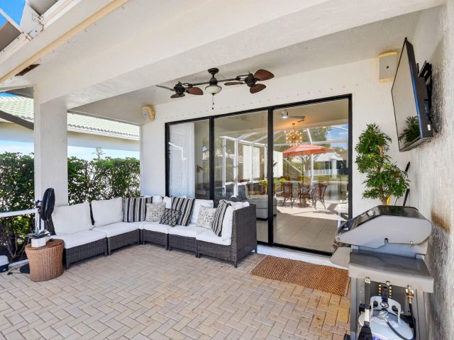 Продажа дома по адресу 2245 Sapphire Circle - фото 6808504