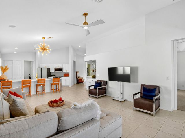 Продажа дома по адресу 2245 Sapphire Circle - фото 6808511