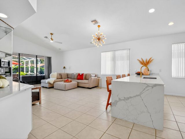 Продажа дома по адресу 2245 Sapphire Circle - фото 6808512