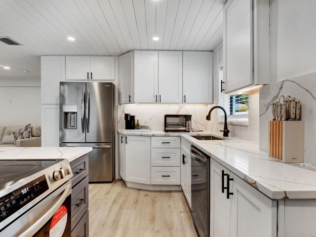 Дом в аренду по адресу 320 NW 3rd Avenue - фото 6798561