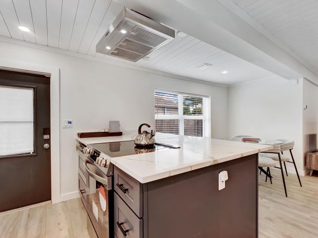 Дом в аренду по адресу 320 NW 3rd Avenue - фото 6798563