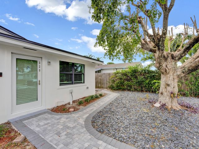 Дом в аренду по адресу 320 NW 3rd Avenue - фото 6798573