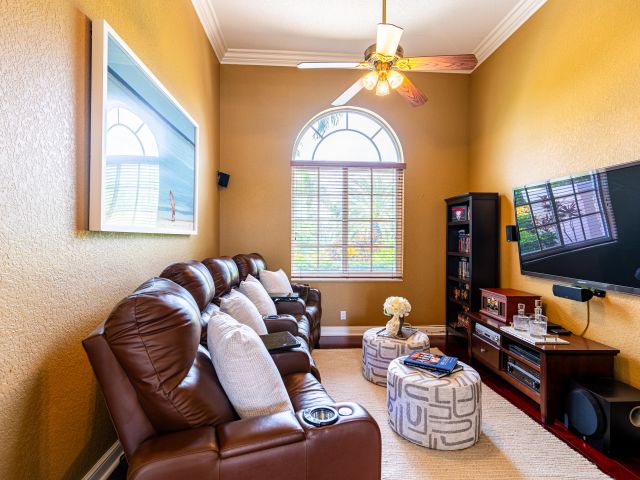 Продажа дома по адресу 15495 Tall Oak Avenue - фото 6803585