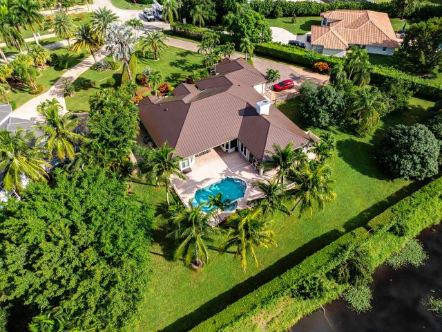 Продажа дома по адресу 15495 Tall Oak Avenue - фото 6803590