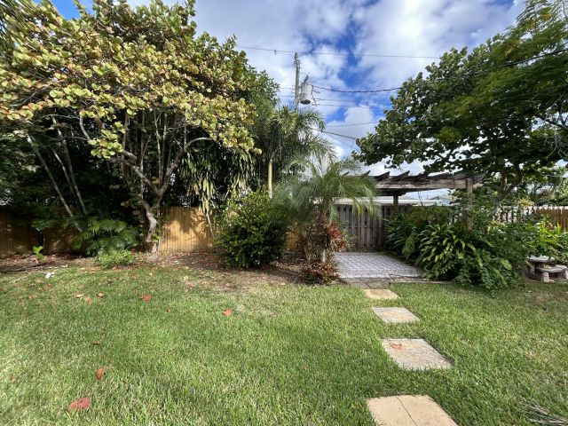 Дом в аренду по адресу 5839 Daphne Drive - - фото 6846501