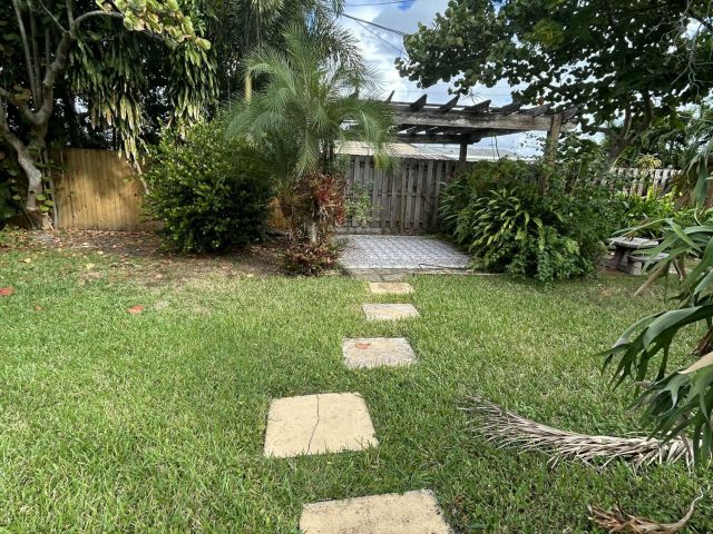 Дом в аренду по адресу 5839 Daphne Drive - - фото 6846504