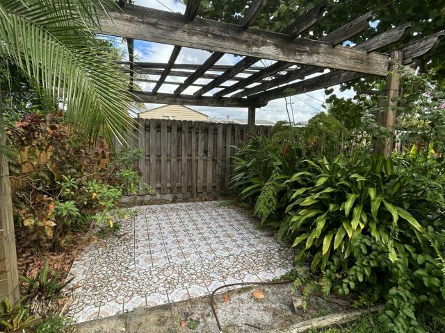 Дом в аренду по адресу 5839 Daphne Drive - - фото 6846505