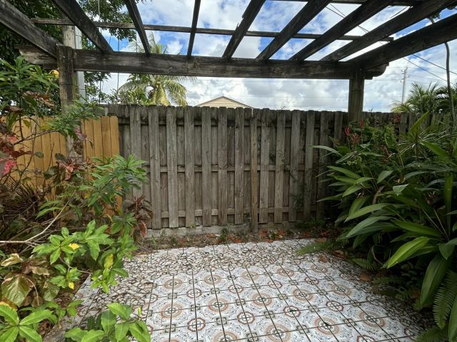 Дом в аренду по адресу 5839 Daphne Drive - - фото 6846506